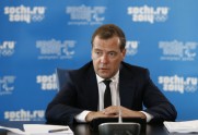 Medvedevs aplūko Soču kompleksa būvniecības darbus