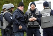Austrijā policija ielenc malumednieku - slepkavu - 6