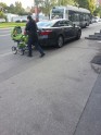 Diplomāts atstāj auto uz ietves - 2