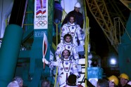 Krievija sekmīgi palaiž kosmosā raķeti ar olimpisko lāpu - 7