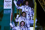 Krievija sekmīgi palaiž kosmosā raķeti ar olimpisko lāpu - 10
