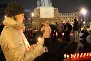 Latvijā piemin Maxima traģēdijas upurus - 45