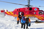  Sākta cilvēku evakuēšana no Antarktikā iesalušā Krievijas kuģa - 12