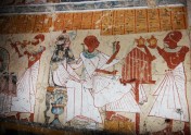 Ēģiptē atrod senas aldara kapenes - 1