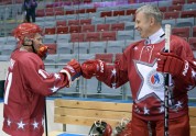 Vladimirs Putins un Aleksandrs Lukašenko spēlē hokeju Sočos - 4