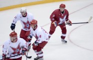 Vladimirs Putins un Aleksandrs Lukašenko spēlē hokeju Sočos - 8