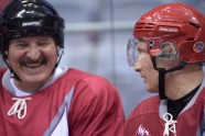 Vladimirs Putins un Aleksandrs Lukašenko spēlē hokeju Sočos - 15