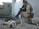 ASV karavīrs dedzina irākiešu līķus - 2