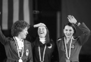 Insbruka 1976 Olimpiskās medaļnieces ātrslidošanā Ketija Prīstnere (Kanāda), Šela Janga (ASV) un Tatjana Averina (PSRS)