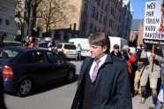 Krievu skolu atbalsta štābs protestē pret tiesībsarga darbību