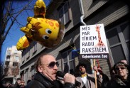 Krievu skolu atbalsta štābs protestē pret tiesībsarga darbību - 11