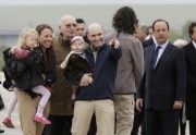 Francijā atgriežas Sīrijā nolaupītie žurnālisti - 6