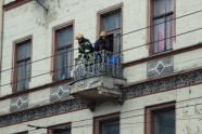  таким балконом лучше не ходить или как пожарные спасали головы пешеходов