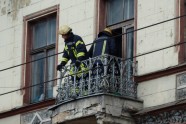  таким балконом лучше не ходить или как пожарные спасали головы пешеходов