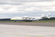 Rīgā nolaižas pasaulē lielākā lidmašīna An-225 Mriya - 49