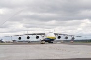 Rīgā nolaižas pasaulē lielākā lidmašīna An-225 Mriya - 56