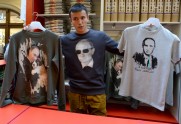Maskavā apģērbus apmaina pret krekliem ar Putina attēliem