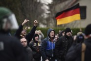 Berlīnē protestē pret bēgļiem  - 3