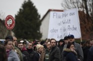 Berlīnē protestē pret bēgļiem  - 4