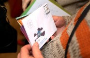 Prezentē Latvijas prezidentūrai ES padomē veltītu pastmarku 