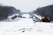 Mičigānā sniegputeņa dēļ vērienīgā avārijā cieš 193 automašīnas - 6