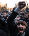 Pēc, iespējams, Krievijas karavīra pastrādātas 6 cilvēku slepkavības Armēnijā ielās iziet tūkstoši - 3