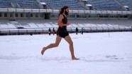 Latvijas skrējējs uzlabo Ginesa pasaules rekordu 5 km skriešanā basām kājām pa sniegu - 2