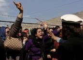 Kabulā protestē pret sievietes nolinčošanu - 3