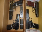 Policija atsavina nelegālo kaujas ieroču krājumus - 6