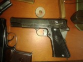 Policija atsavina nelegālo kaujas ieroču krājumus - 23