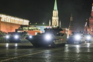 Krievijas jaunākā militārā tehnika parādes mēģinājumā Maskavā - 21