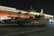 Krievijas jaunākā militārā tehnika parādes mēģinājumā Maskavā - 22