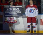 Vladimirs Putins spēlē hokeju Sočos