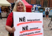 'Antiglobālisti' protestē pret bēgļu uzņemšanu Latvijā - 3