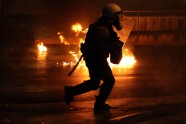 Policija cīņā pret tūkstošiem grieķu protestētāju pielieto asaru gāzi - 3