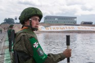 Krievijas karavīri sacensībās būvē pontontiltu - 16