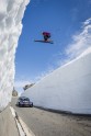Pasaules čempions kalnu slēpošanā Svindāls un WRC pilots Andreass Mikelsens izbrauc pa Norvēģijas kalnu serpentīnu - 4
