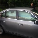 Lomonosova ielā auto ietriecas gājēju pārejas stabā - 5