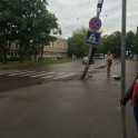 Lomonosova ielā auto ietriecas gājēju pārejas stabā - 6