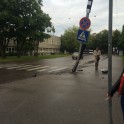 Lomonosova ielā auto ietriecas gājēju pārejas stabā - 7