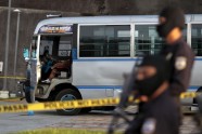 Karavīri apsargā autobusus Salvadorā - 2