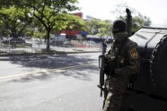 Karavīri apsargā autobusus Salvadorā - 6
