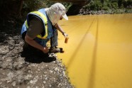 Kolorādo štatā notekūdeņi iekrāso upi dzeltenu  - 1