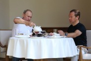 Putins un Medvedevs kopā vingo Sočos - 8