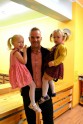 Andris Kivičs ar meitām