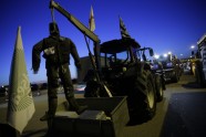 Lauksaimnieki ar traktoriem protestē Parīzē  - 3