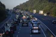 Lauksaimnieki ar traktoriem protestē Parīzē  - 5