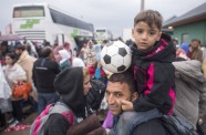 Austrijā ierodas tūkstošiem migrantu no Ungārijas - 4