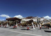 Tibetā atzīmē 50 gadus kopš Ķīnas īstenotās okupācijas  - 11