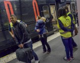 Bēgļi un brīvprātīgie Stokholmas stacijā